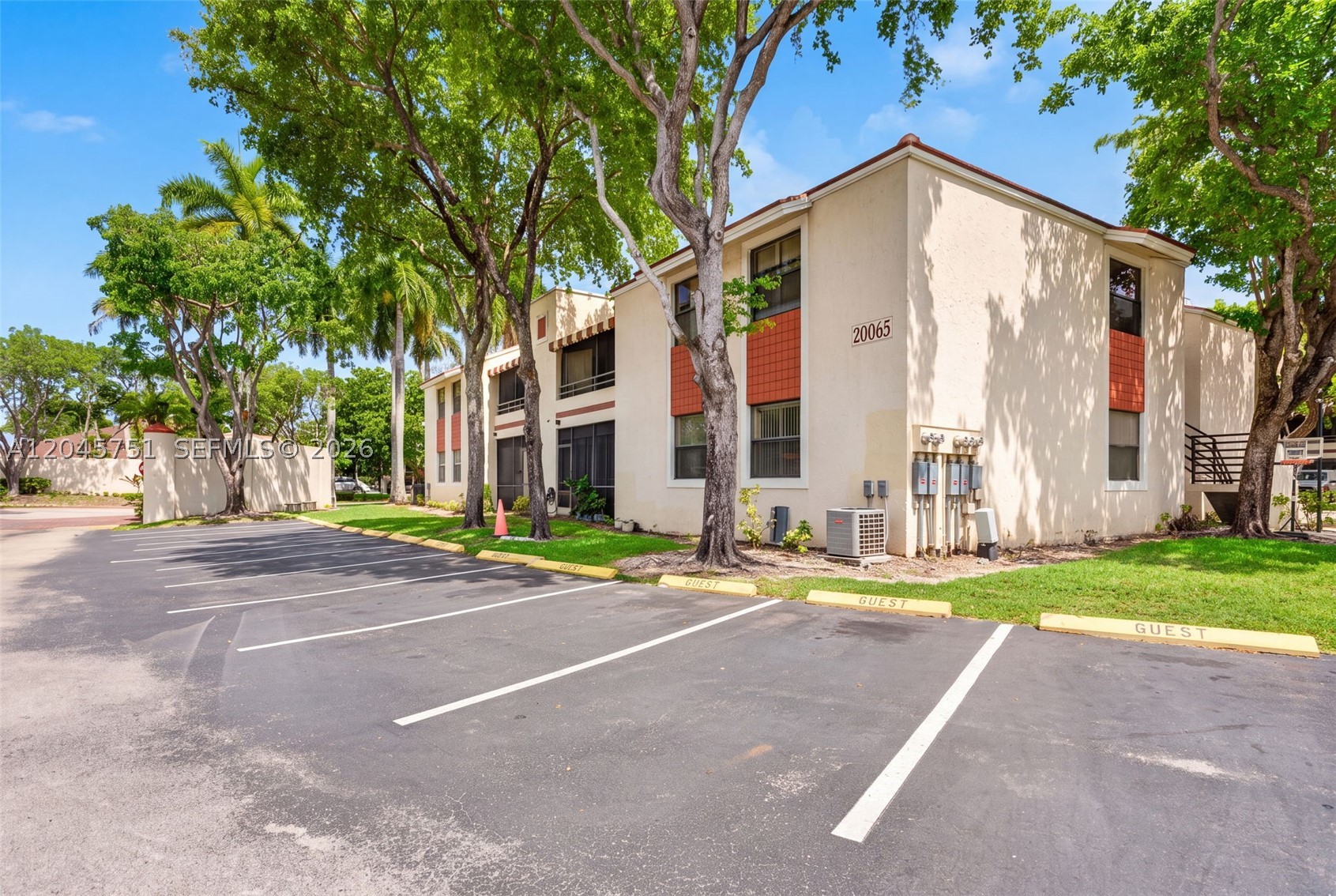 QUATRAINE CONDO I PH I - Residential