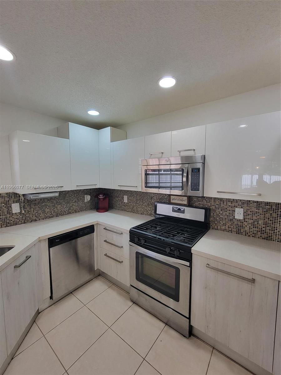 SAWGRASS PLANTATION - Residential Lease