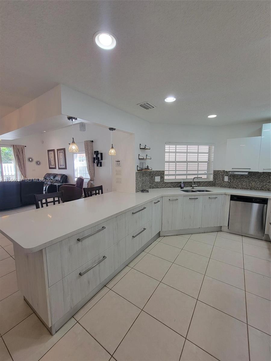 SAWGRASS PLANTATION - Residential Lease