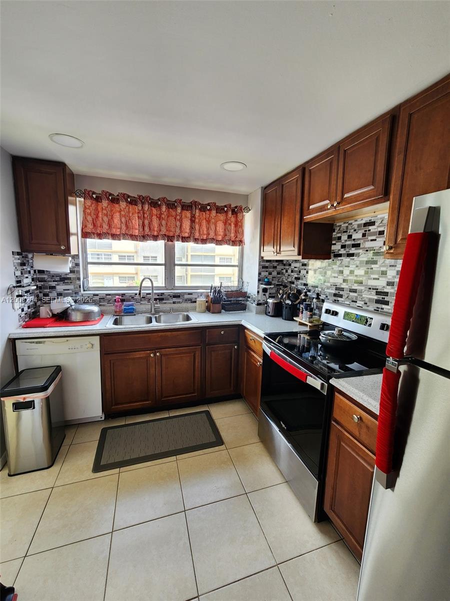 CYPRESS TREE CONDO BLDG 1 - Residential