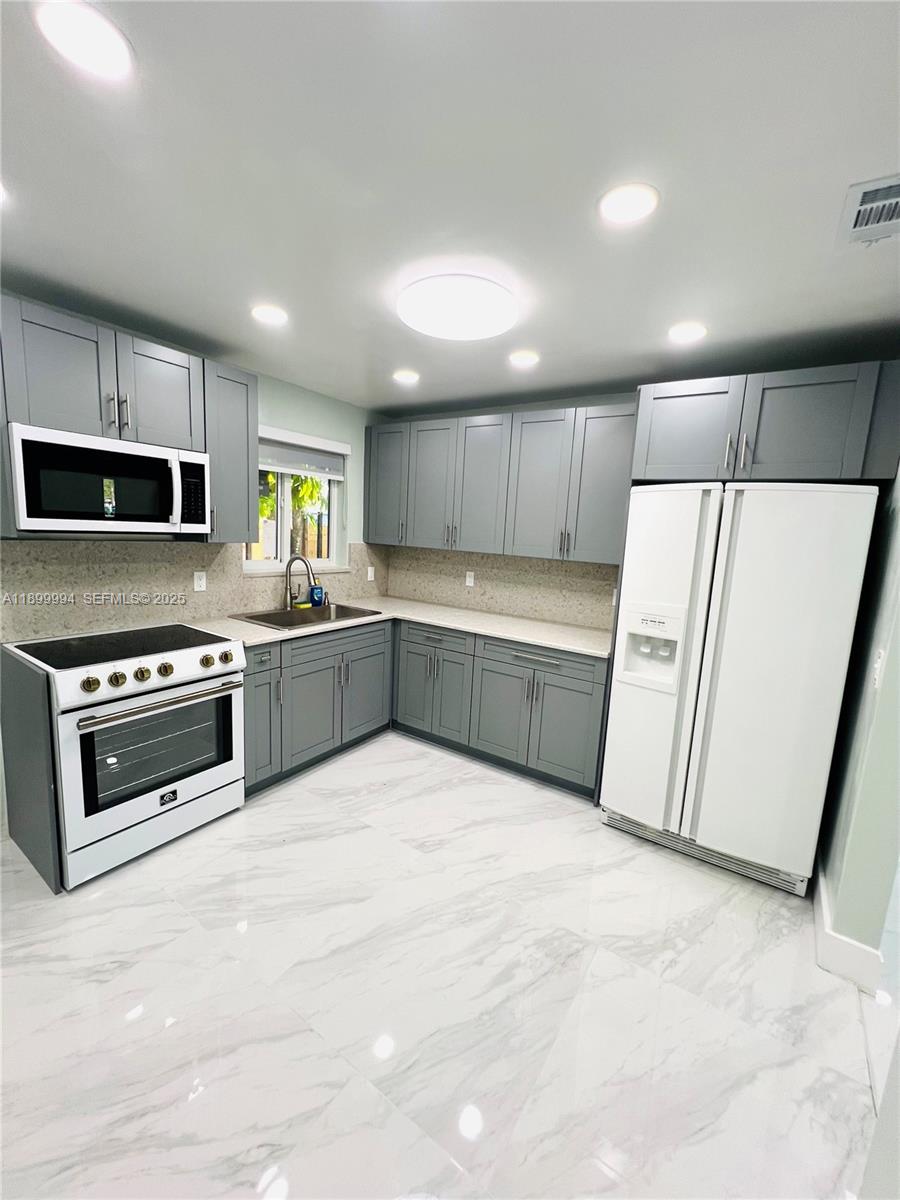 DIXIE HEIGHTS GARDEN - Residential Lease
