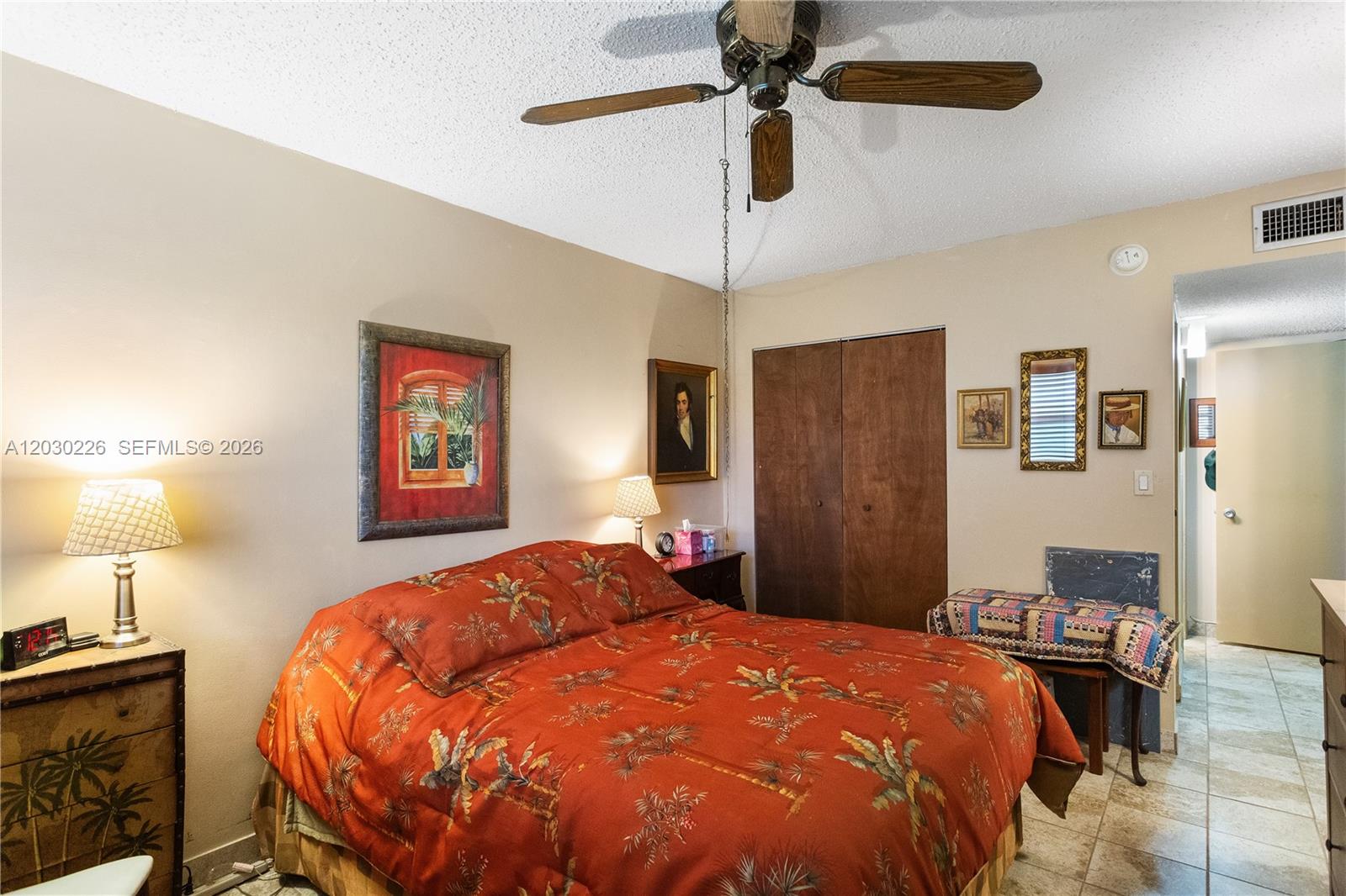 SANTA MONICA CONDOMINIUM - Residential