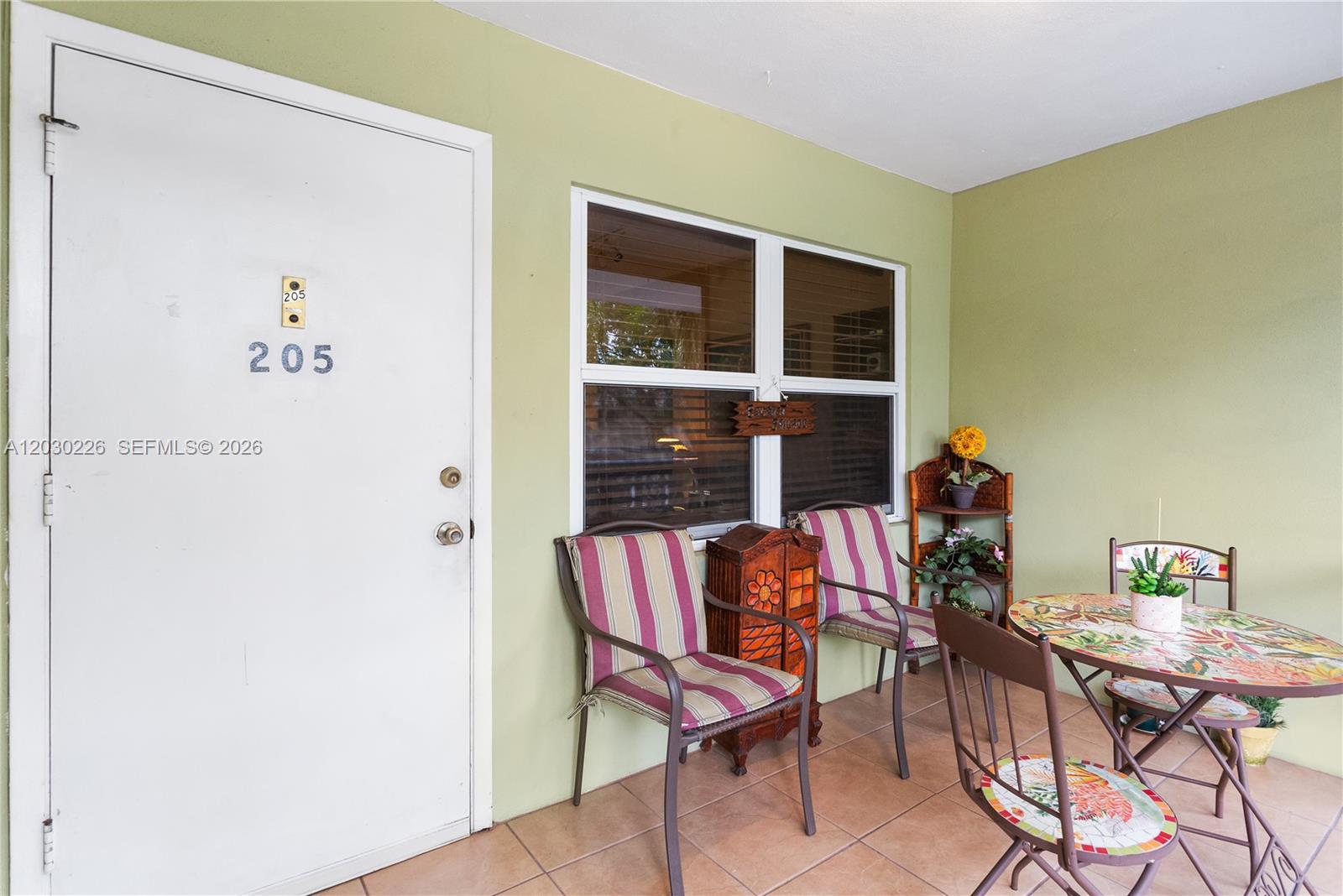 SANTA MONICA CONDOMINIUM - Residential
