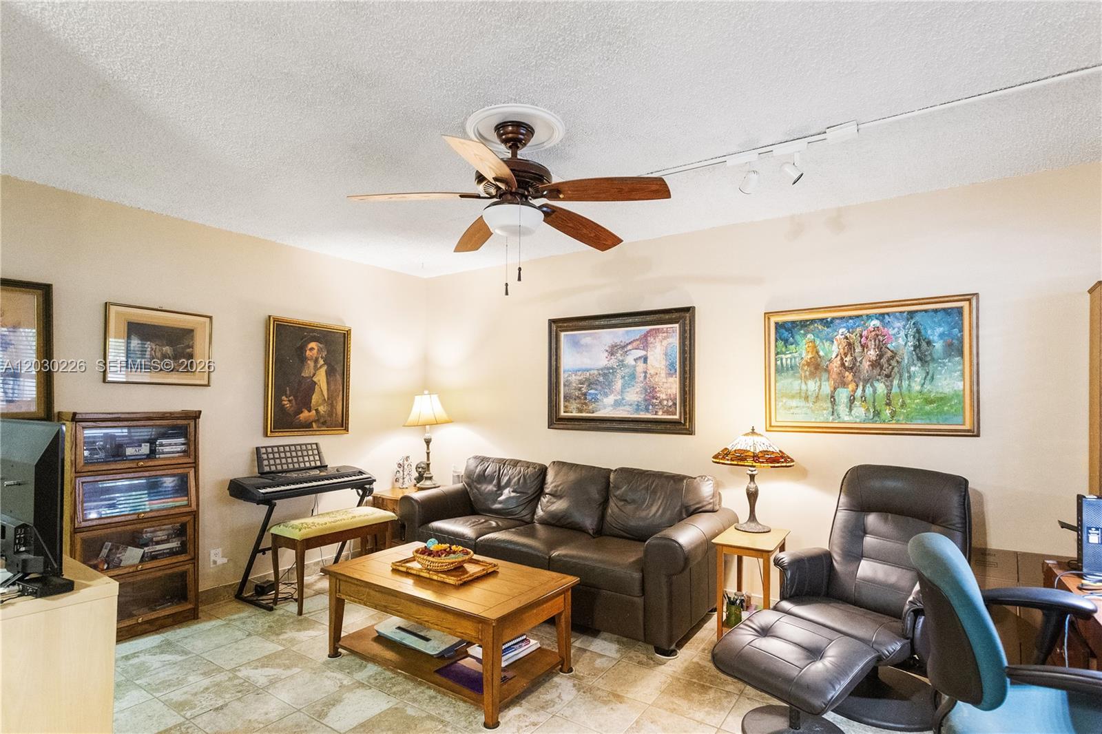 SANTA MONICA CONDOMINIUM - Residential