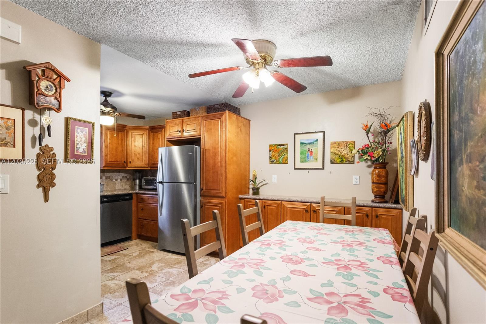 SANTA MONICA CONDOMINIUM - Residential