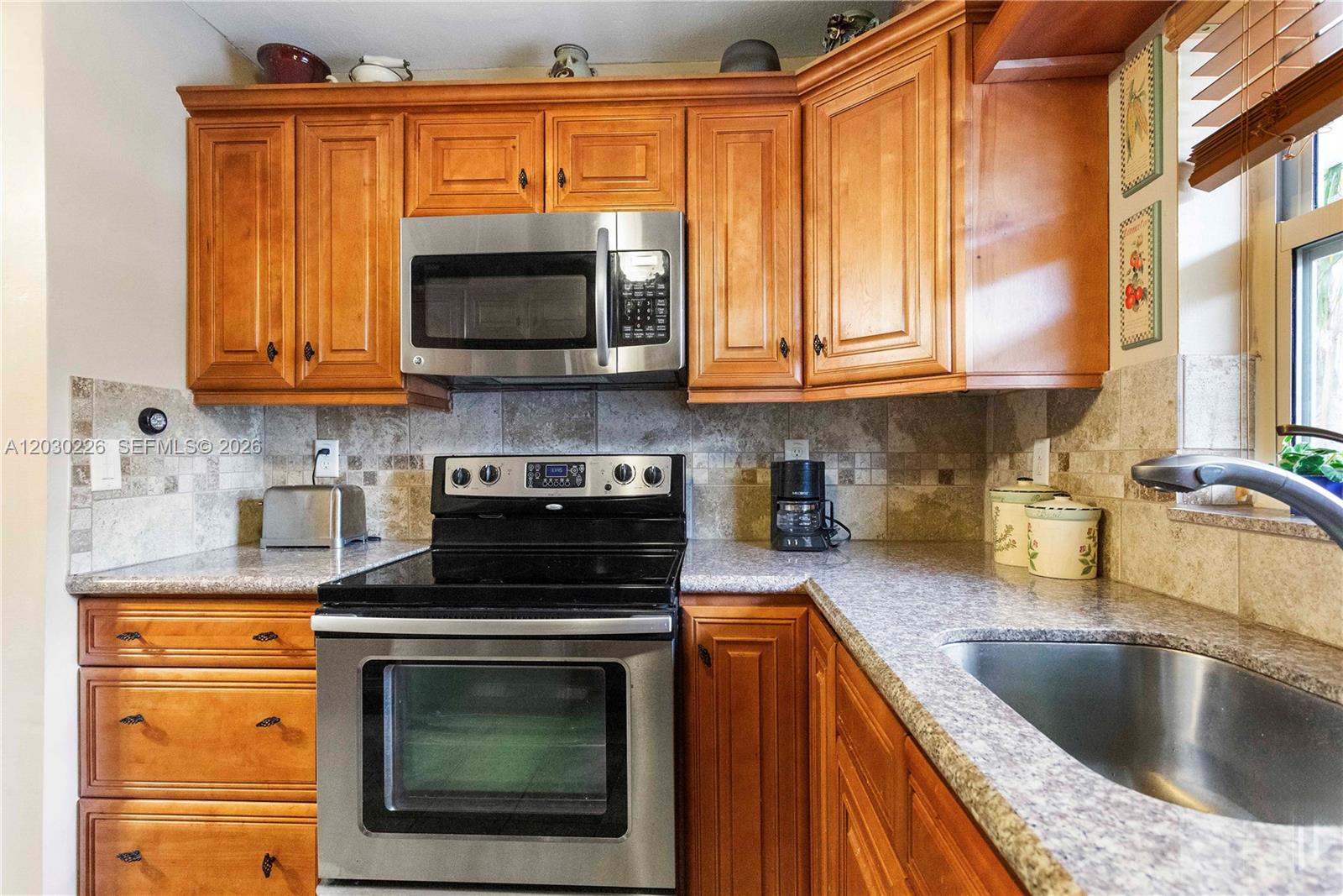 SANTA MONICA CONDOMINIUM - Residential