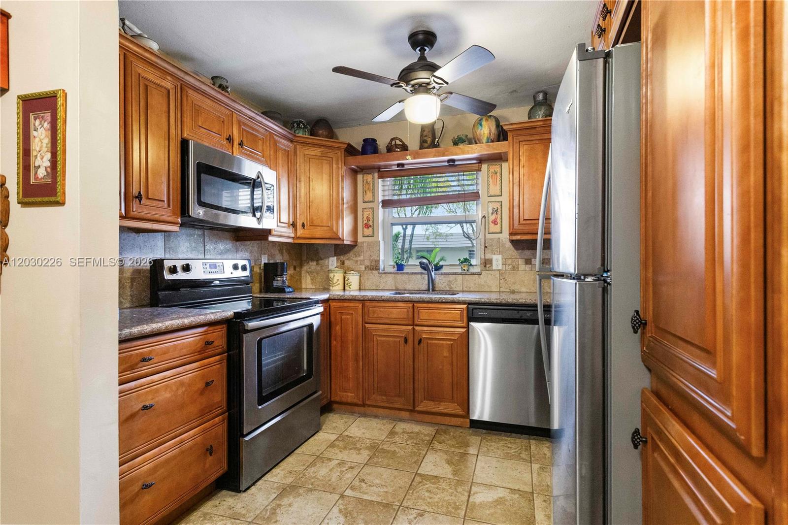 SANTA MONICA CONDOMINIUM - Residential