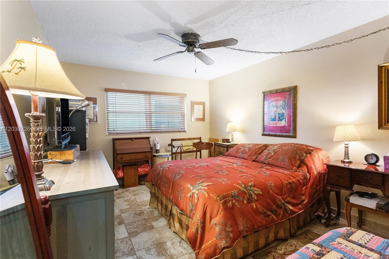 SANTA MONICA CONDOMINIUM - Residential