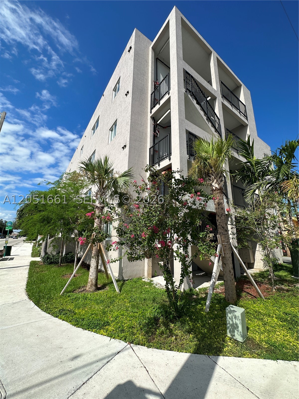 ALLAPATTAH HGLDS ADDN REV - Residential Lease