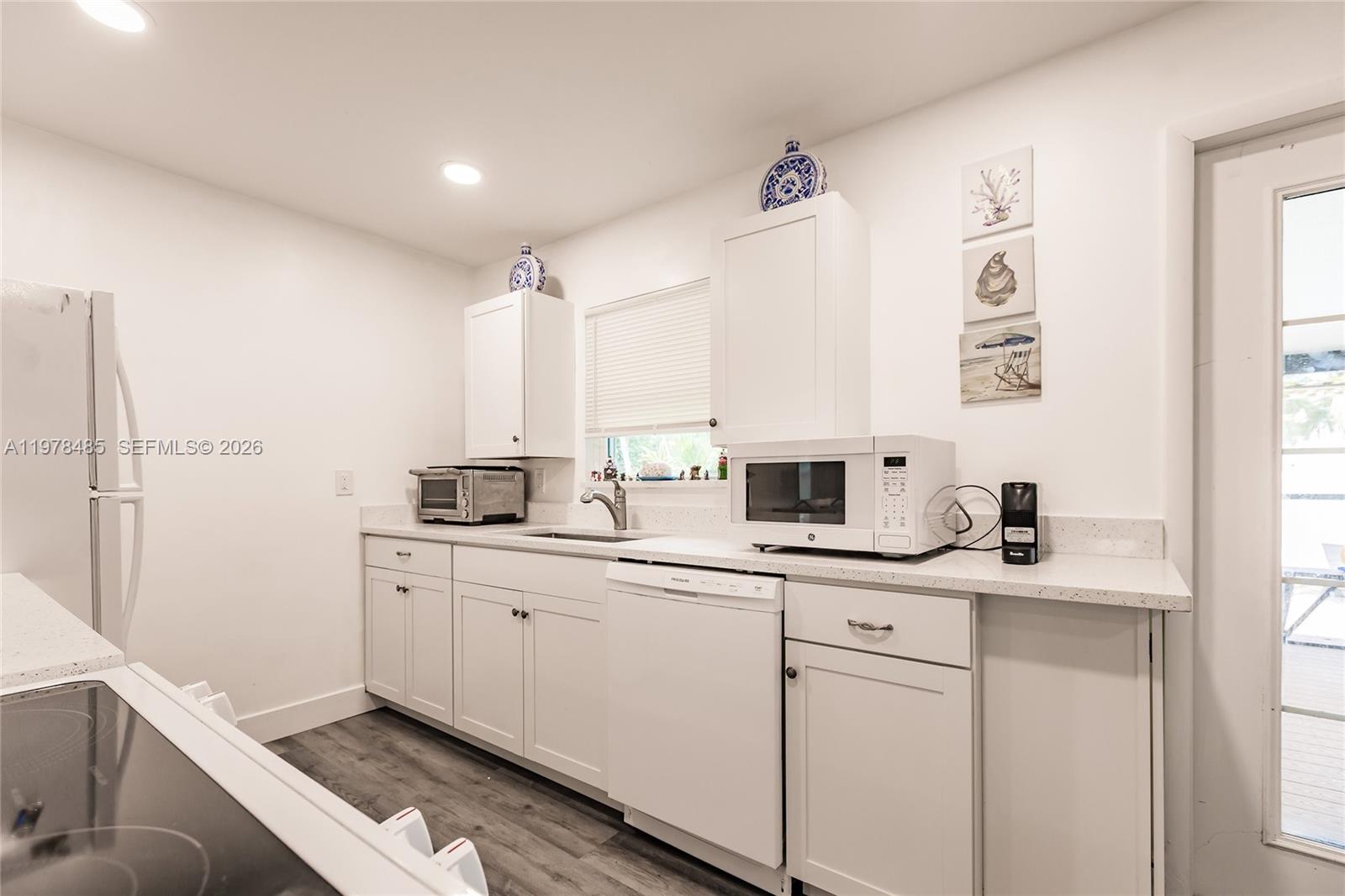 SANIBEL LAKE ESTATES - Residential