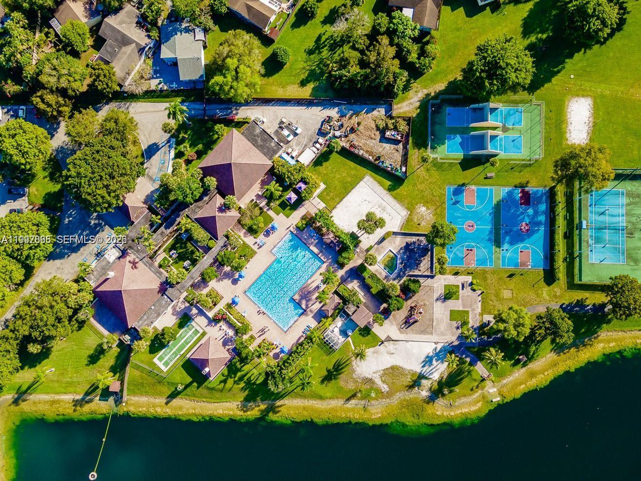 HOST CROSSINGS - Residential