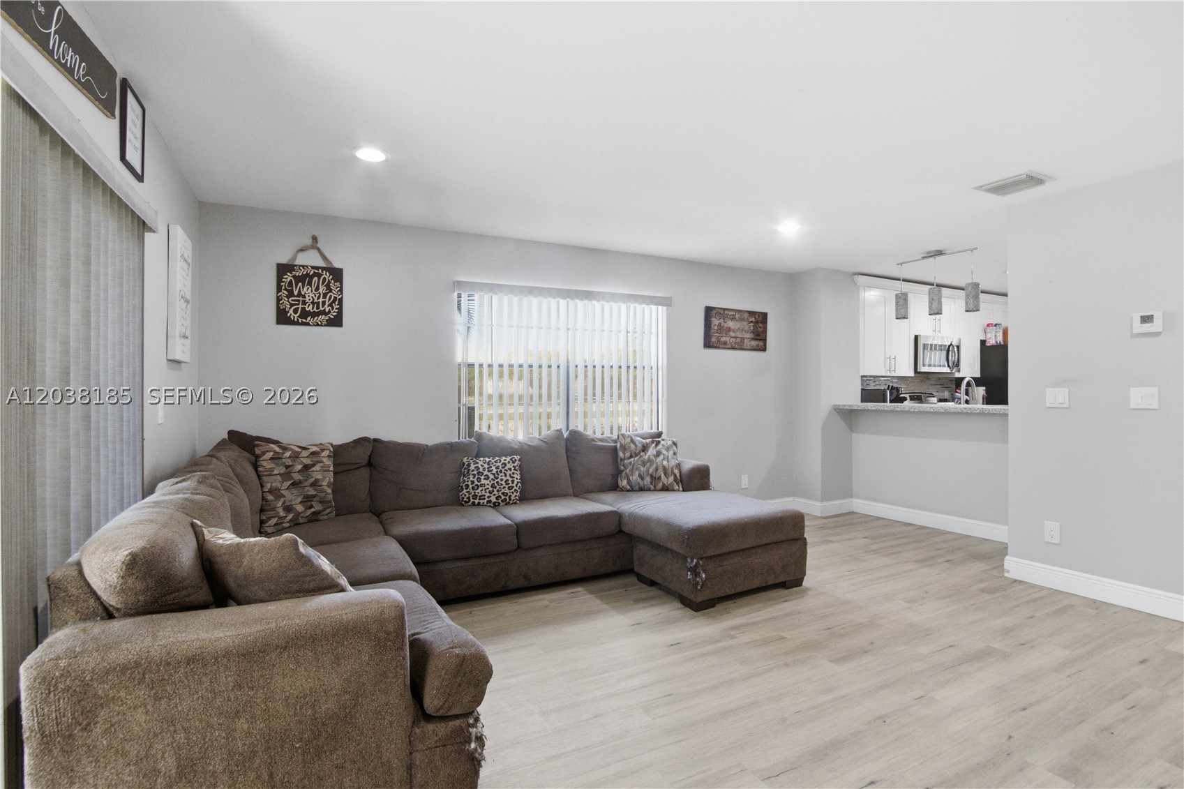 COUNTRY PARK CONDO - Residential