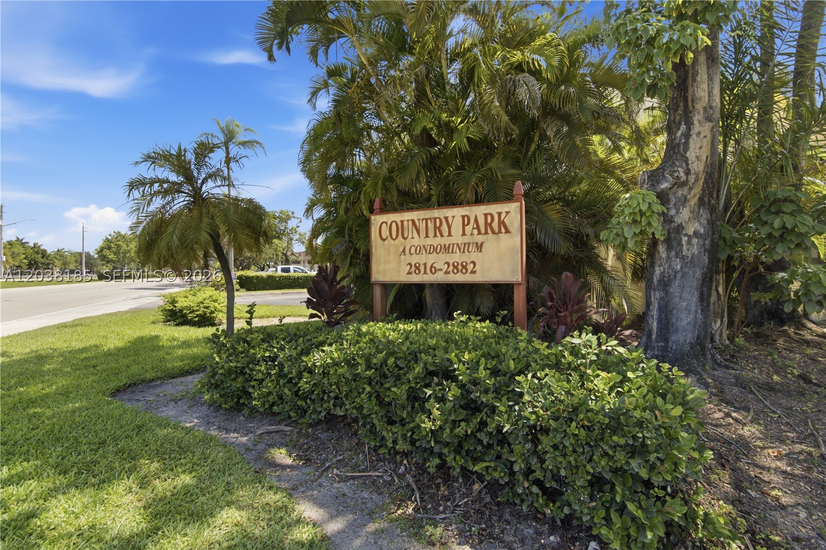 COUNTRY PARK CONDO - Residential