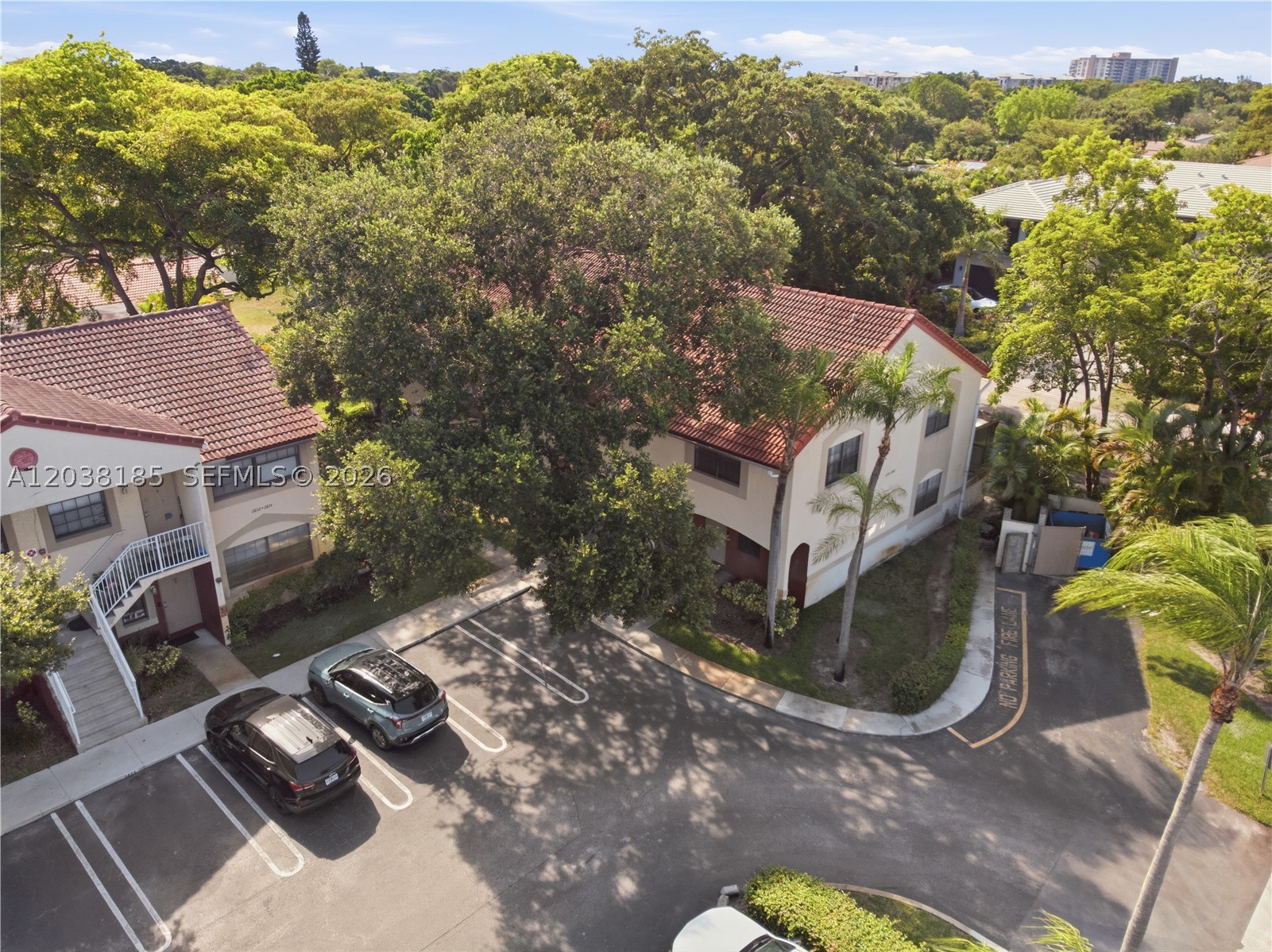 COUNTRY PARK CONDO - Residential