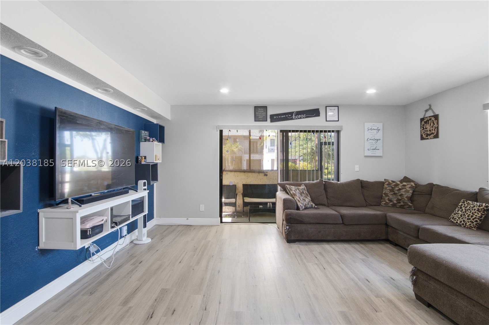 COUNTRY PARK CONDO - Residential