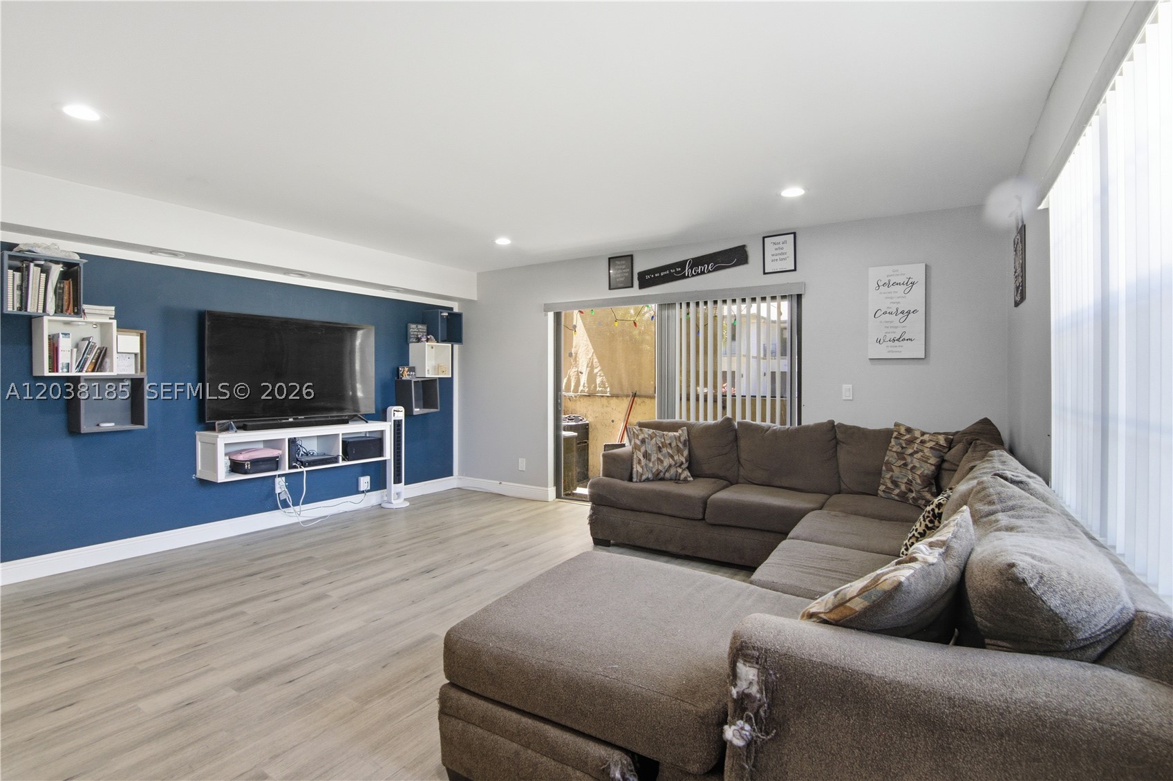 COUNTRY PARK CONDO - Residential