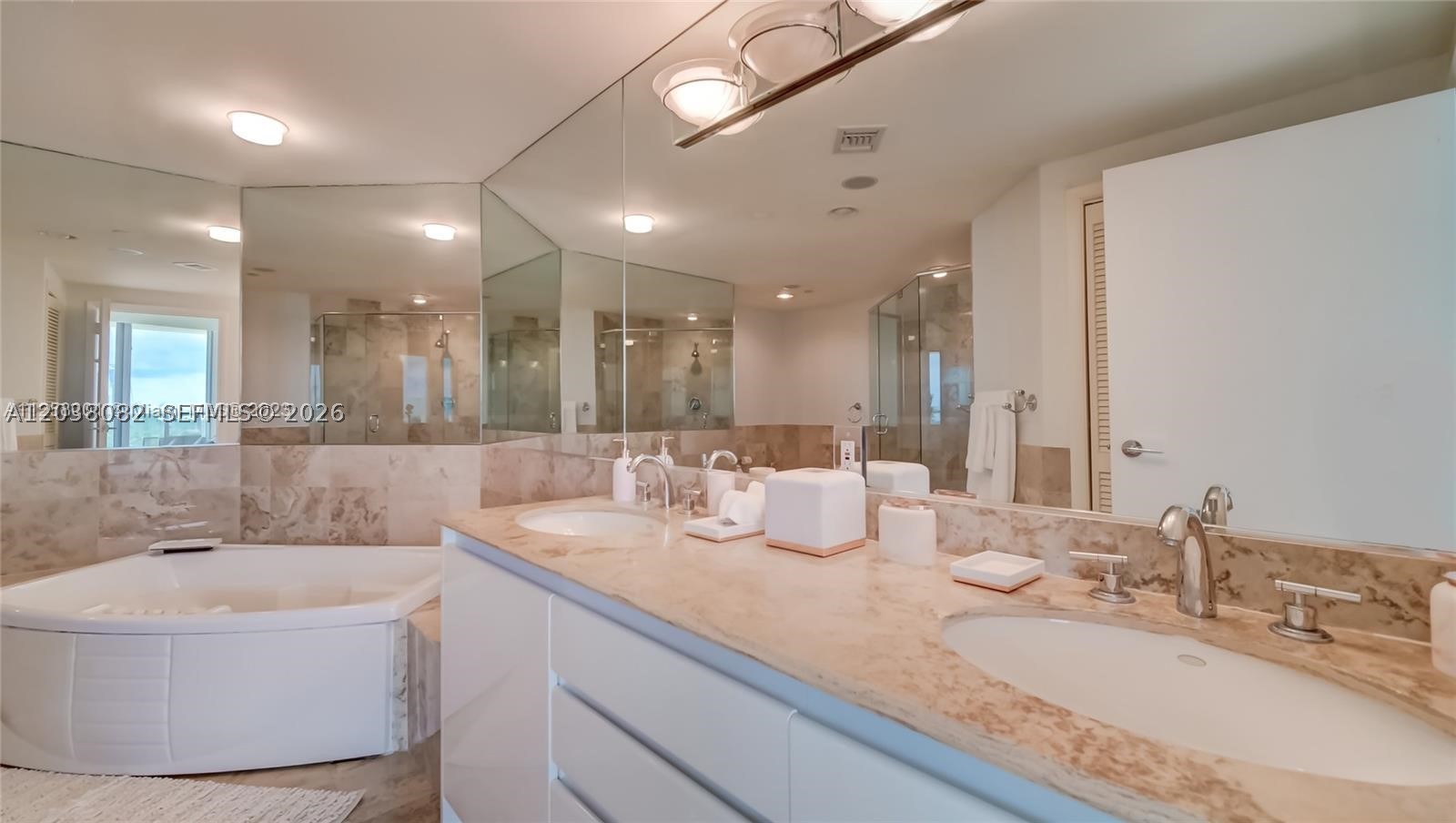 IL VILLAGGIO ON SOUTH BEA - Residential Lease