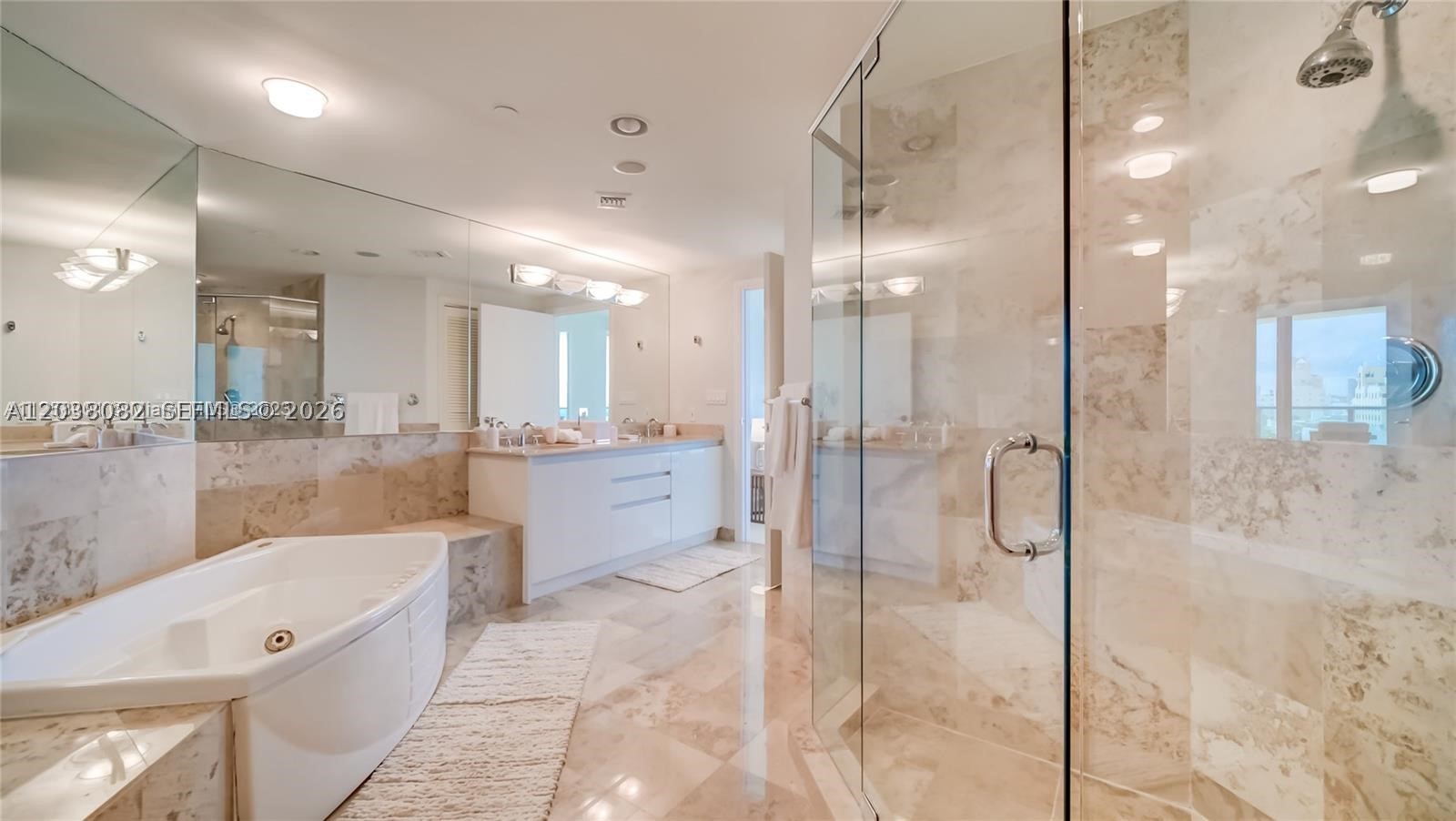IL VILLAGGIO ON SOUTH BEA - Residential Lease
