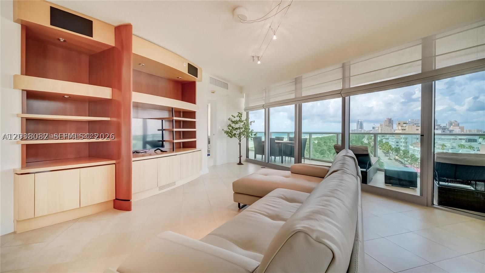 IL VILLAGGIO ON SOUTH BEA - Residential Lease