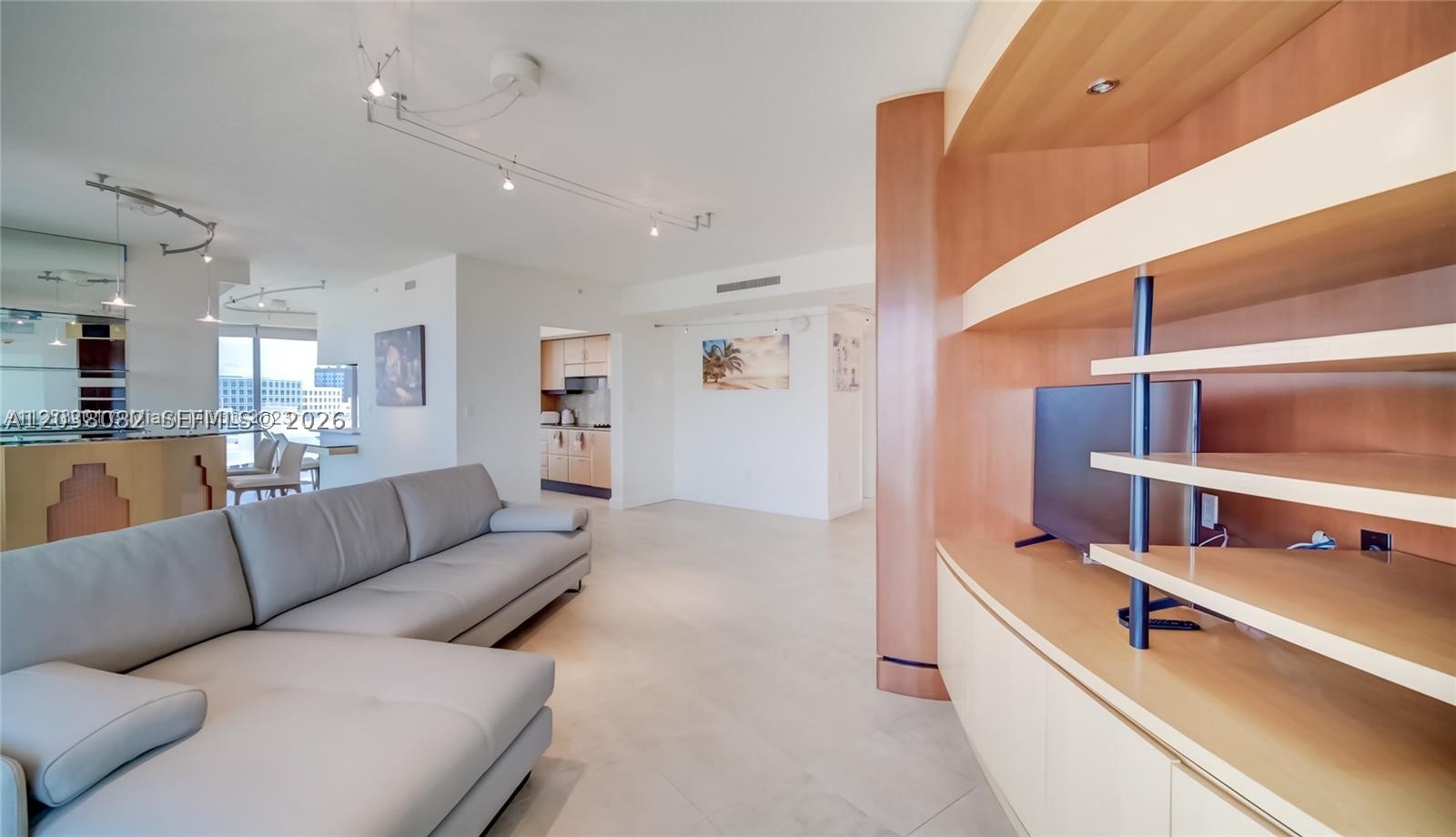 IL VILLAGGIO ON SOUTH BEA - Residential Lease