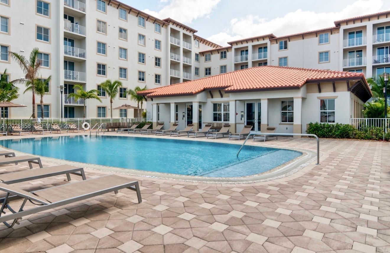 LAS VISTAS AT DORAL CONDO - Residential
