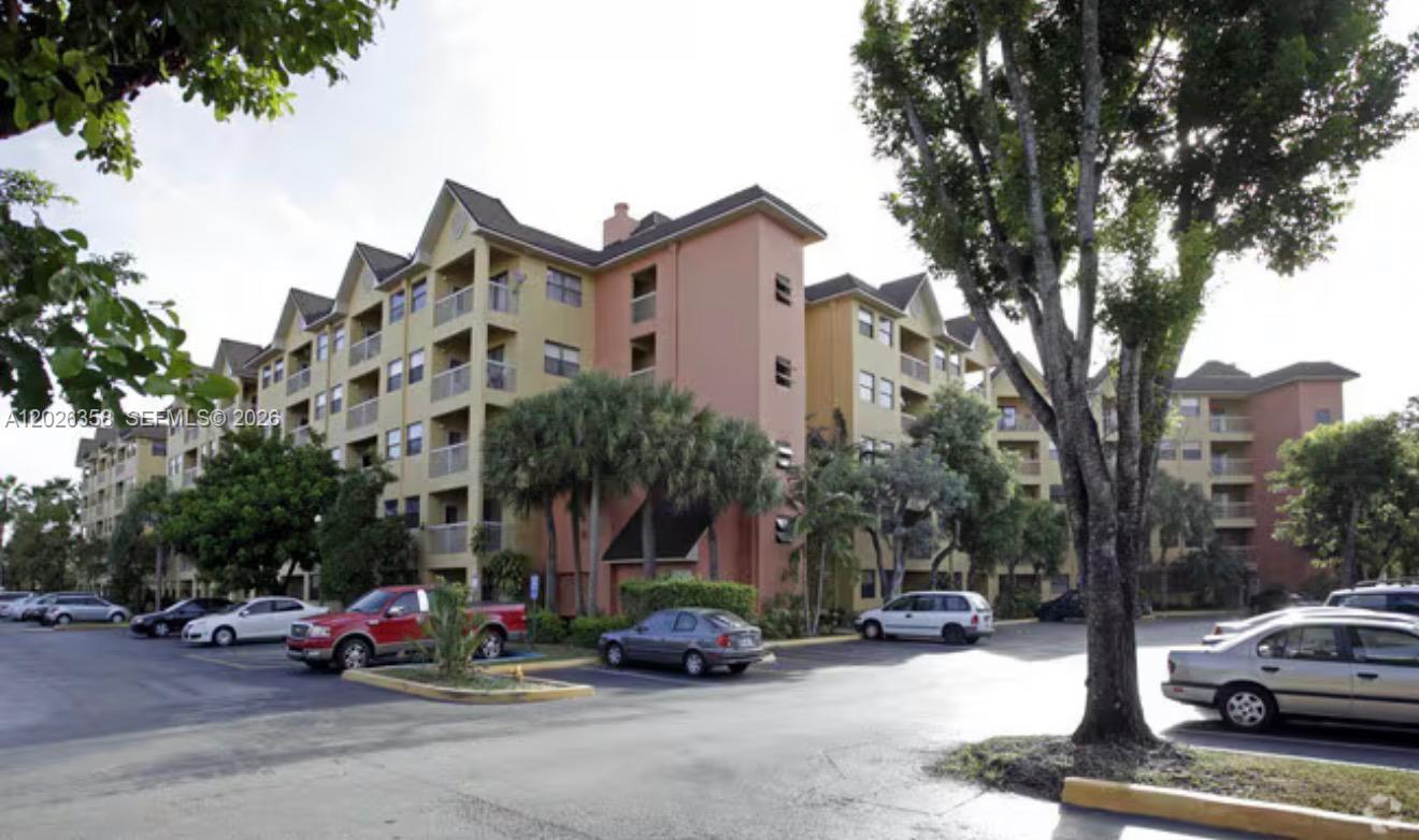 LAS VISTAS AT DORAL CONDO - Residential