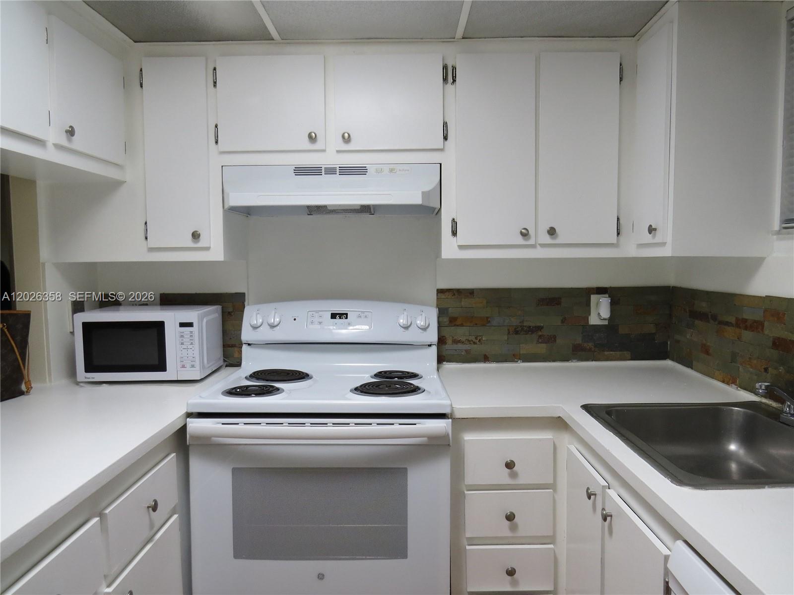 LAS VISTAS AT DORAL CONDO - Residential