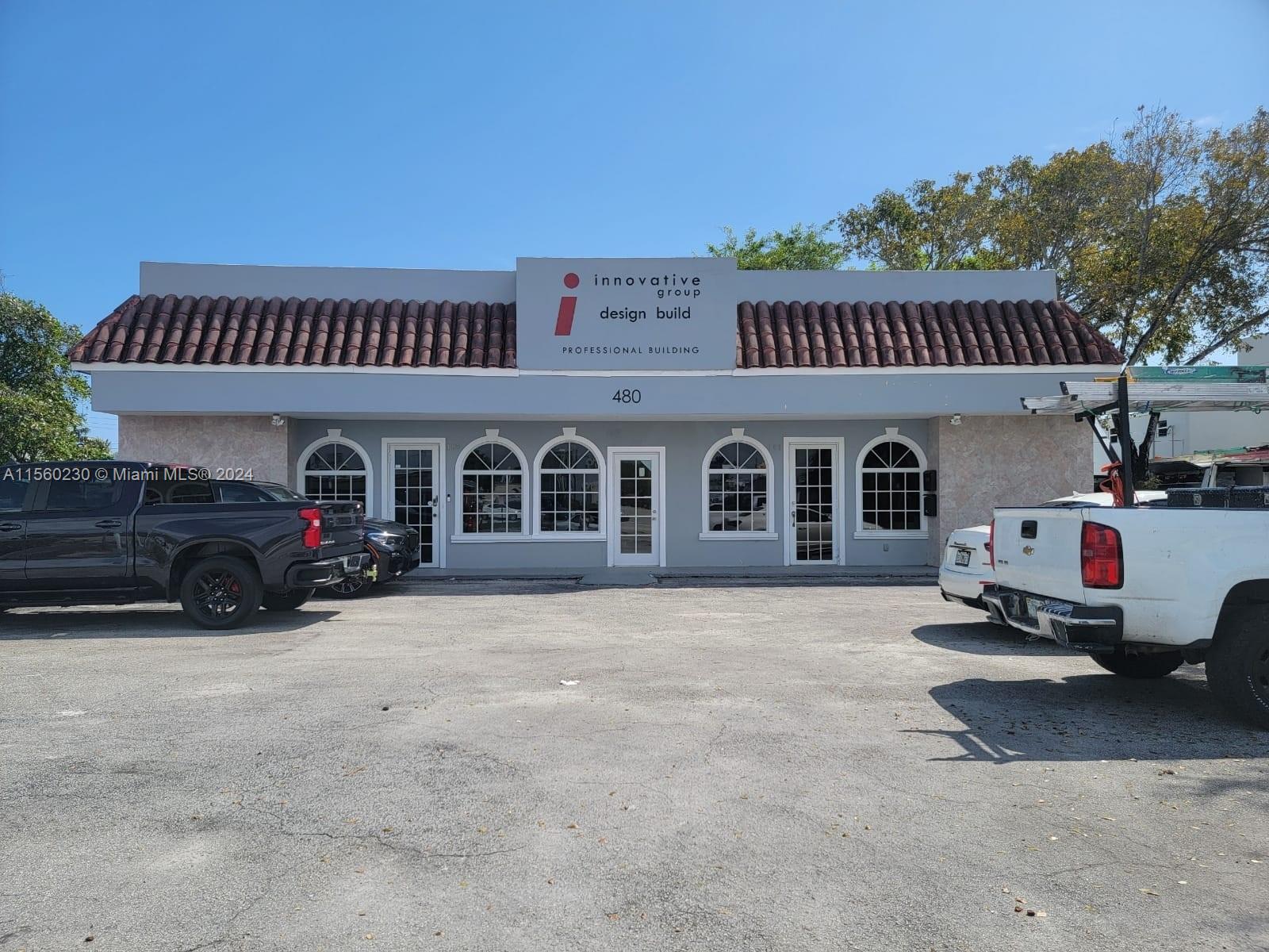 GREAT OPORTUNITY FOR LEASE/ 2 OFFICE ONE SUITE (#102,)  340SF $1,250/It include a full bathroom. MONTH INCLUDES WATER, TRASH REMOVAL,& ELECTRICIY, 
SECONT OFFICE ( # 101/ ) 1275 SF , $2,500 PER MONTH   (Water and Trash Remove)
(B-3) General business district
· Convenient great location 
· 1/2 a mile from I-95
· Downton City of Pompano Beach, minutes