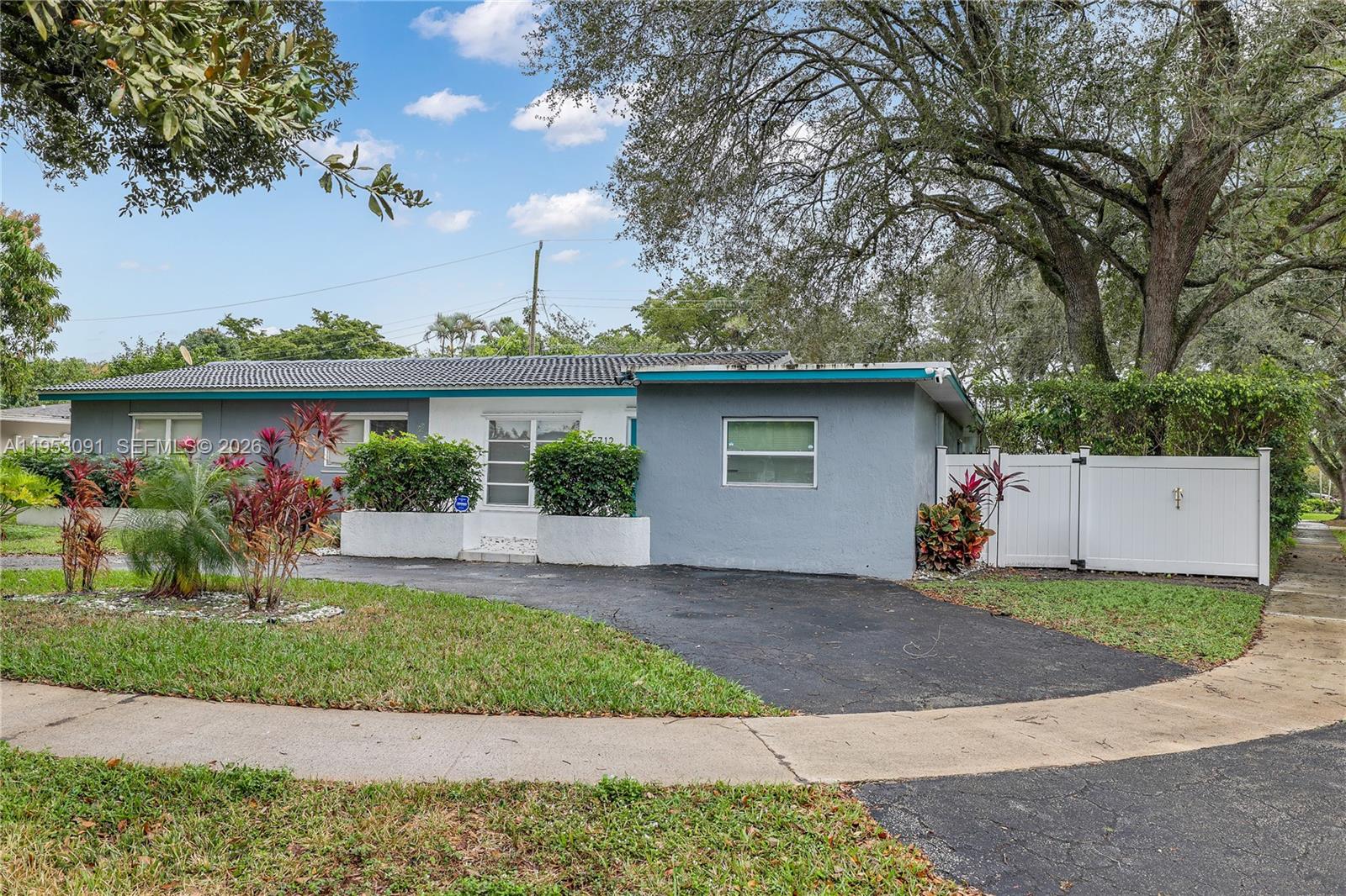 LAWN ACRES - Residential