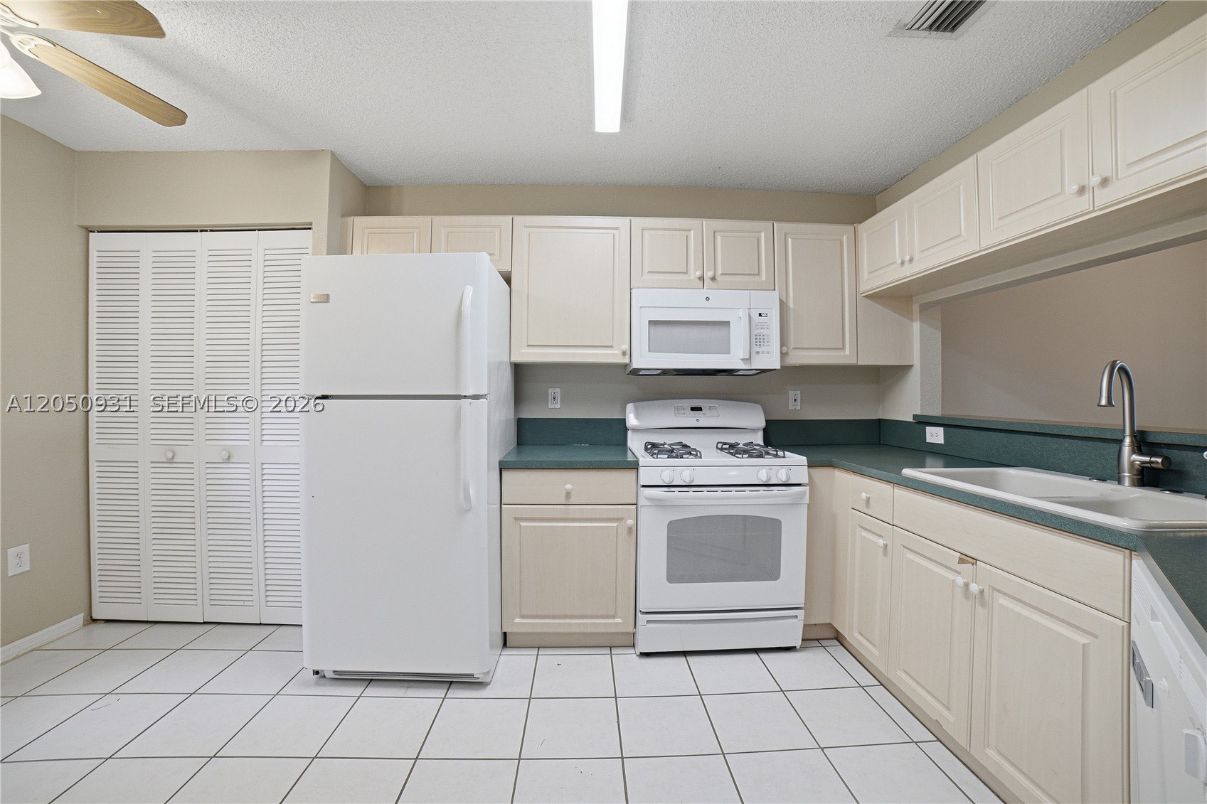 RAINTREE VILLAS - Residential