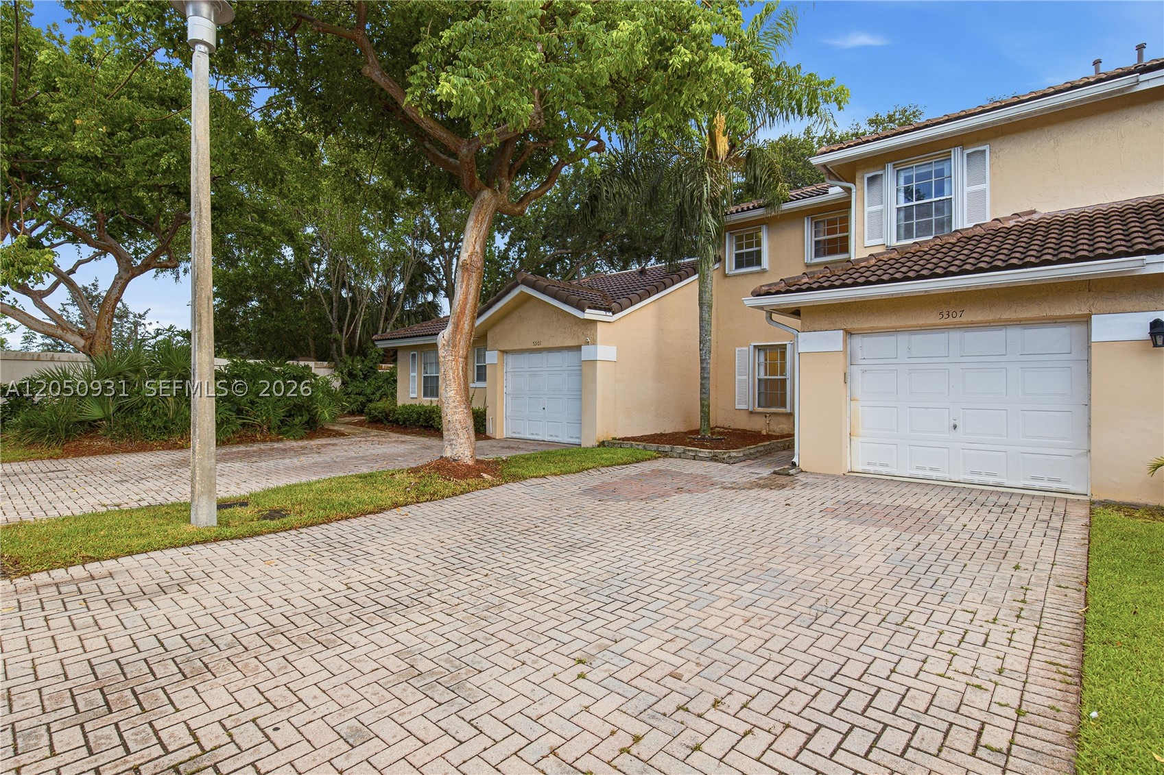 RAINTREE VILLAS - Residential