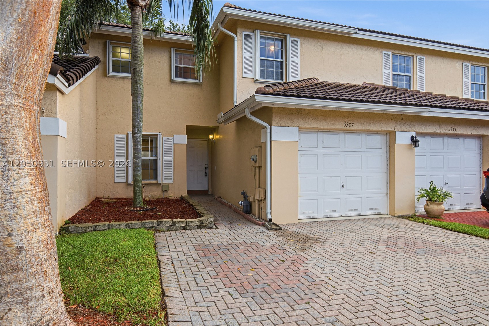 RAINTREE VILLAS - Residential
