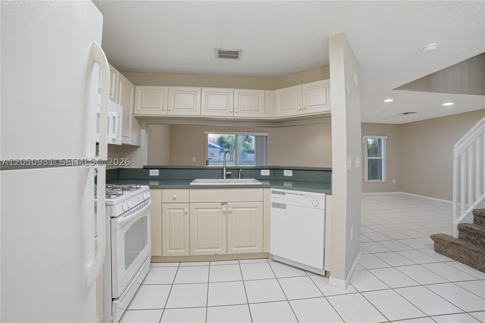 RAINTREE VILLAS - Residential