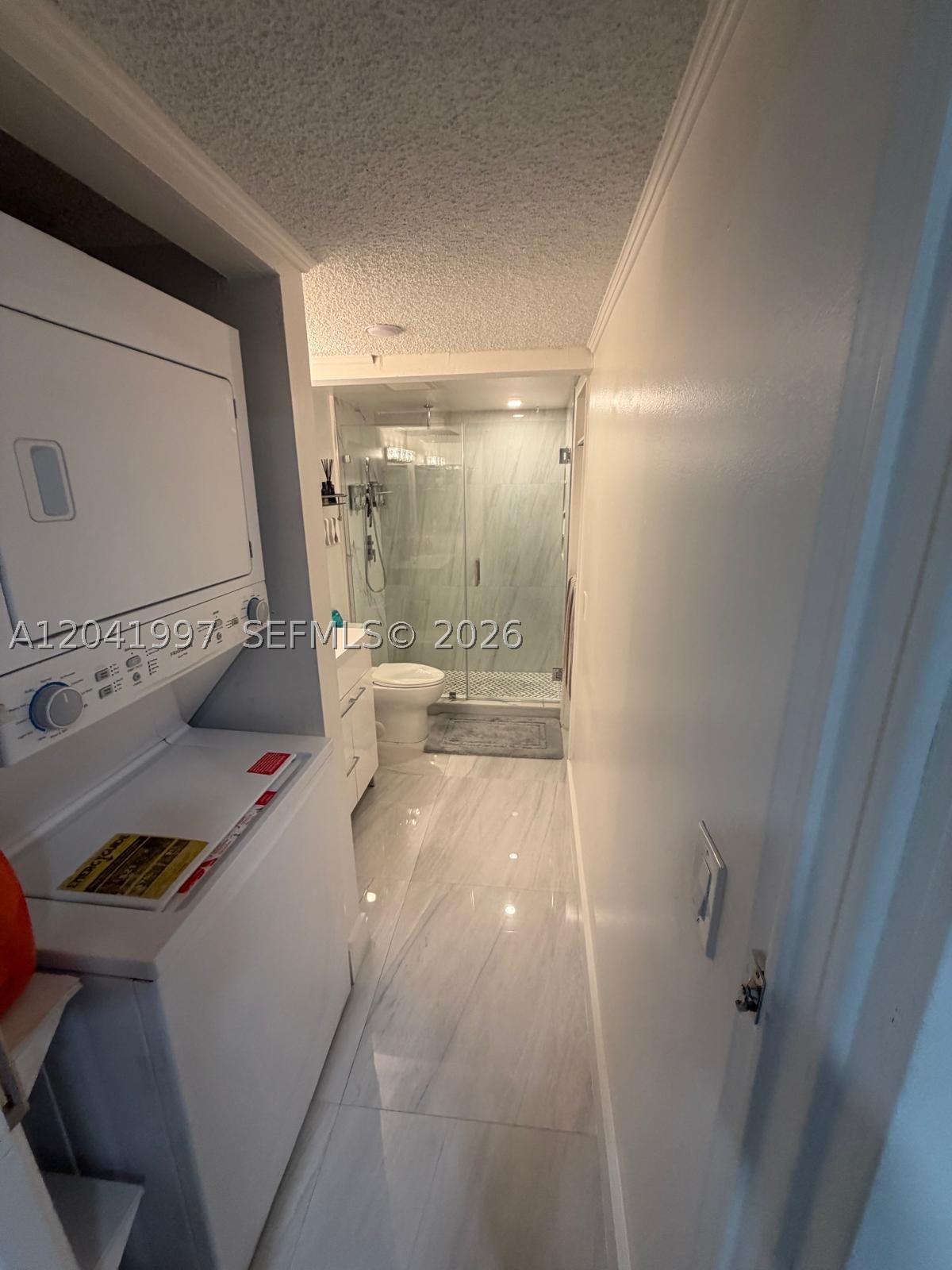 Beautiful and well-maintained 1-bedroom, 1-bathroom residence features an assigned parking space, in-unit washer and dryer connections for added convenience, and a functional layout designed for
comfortable living. The low HOA fee of only $273/month includes water, providing excellent value and affordability. Ideal for homeowners or investors seeking a centrally located property close to shopping, dining, schools, and major highways. Don’t miss this great opportunity!