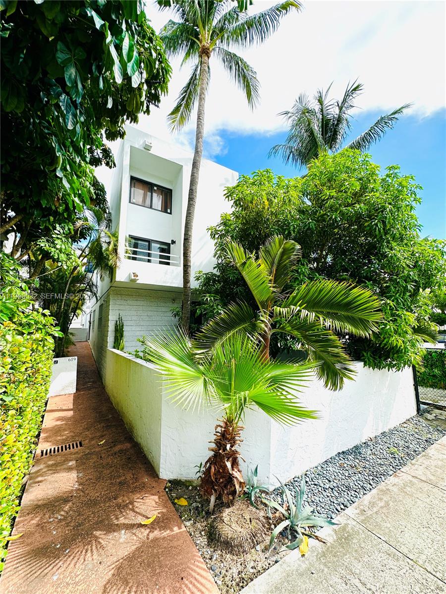Unfurnished 1-bedroom, 1-bath condo with gated covered parking in South Beach available now! Located just blocks from the ocean, this bright and well-maintained residence features ceramic tile floors, central air conditioning, generous closet space, an updated kitchen, and a Jacuzzi-style tub. The boutique building offers secure entry, on-site laundry, and a prime walkable location close to restaurants, shopping, and the beach. Will not last long! Furniture is available upon request.