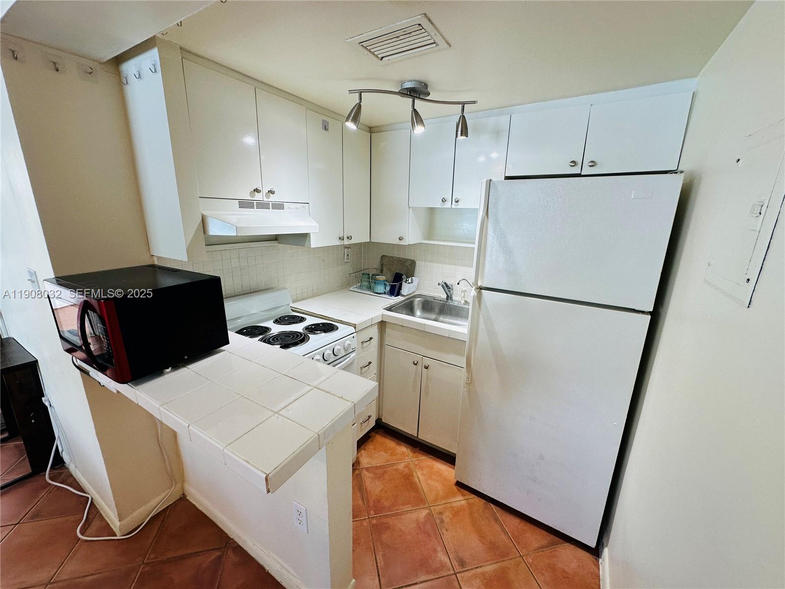 BOUGAINVILLEA SOUTH CONDO - Residential Lease