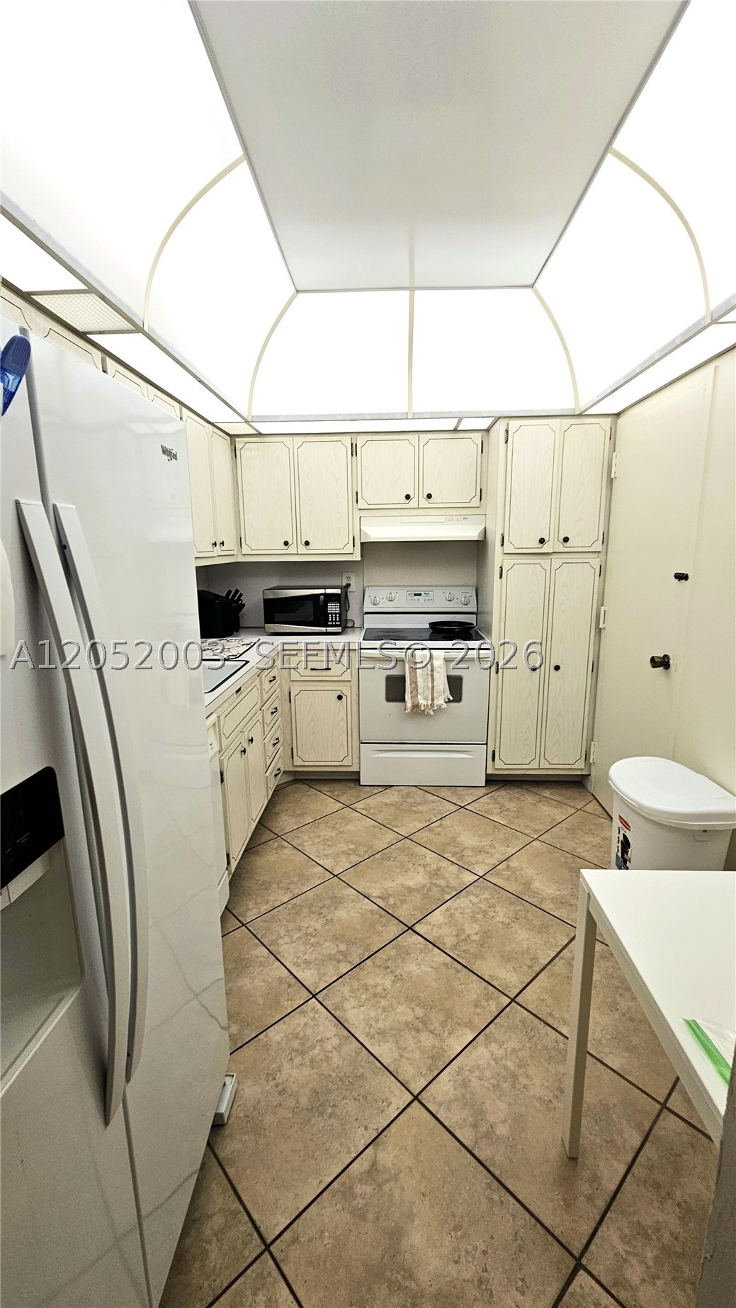 HEMISPHERES CONDO - Residential Lease