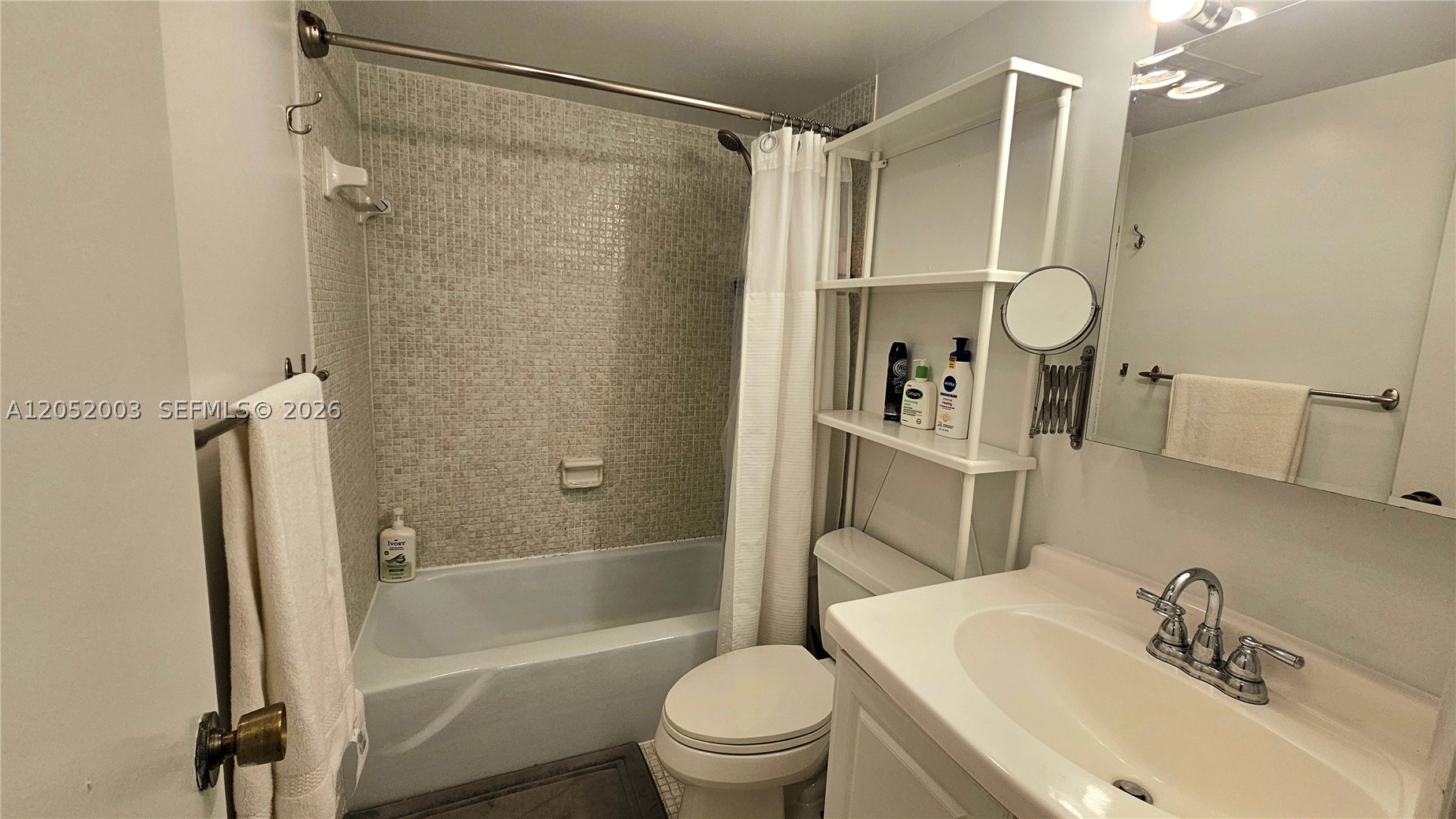 HEMISPHERES CONDO - Residential Lease