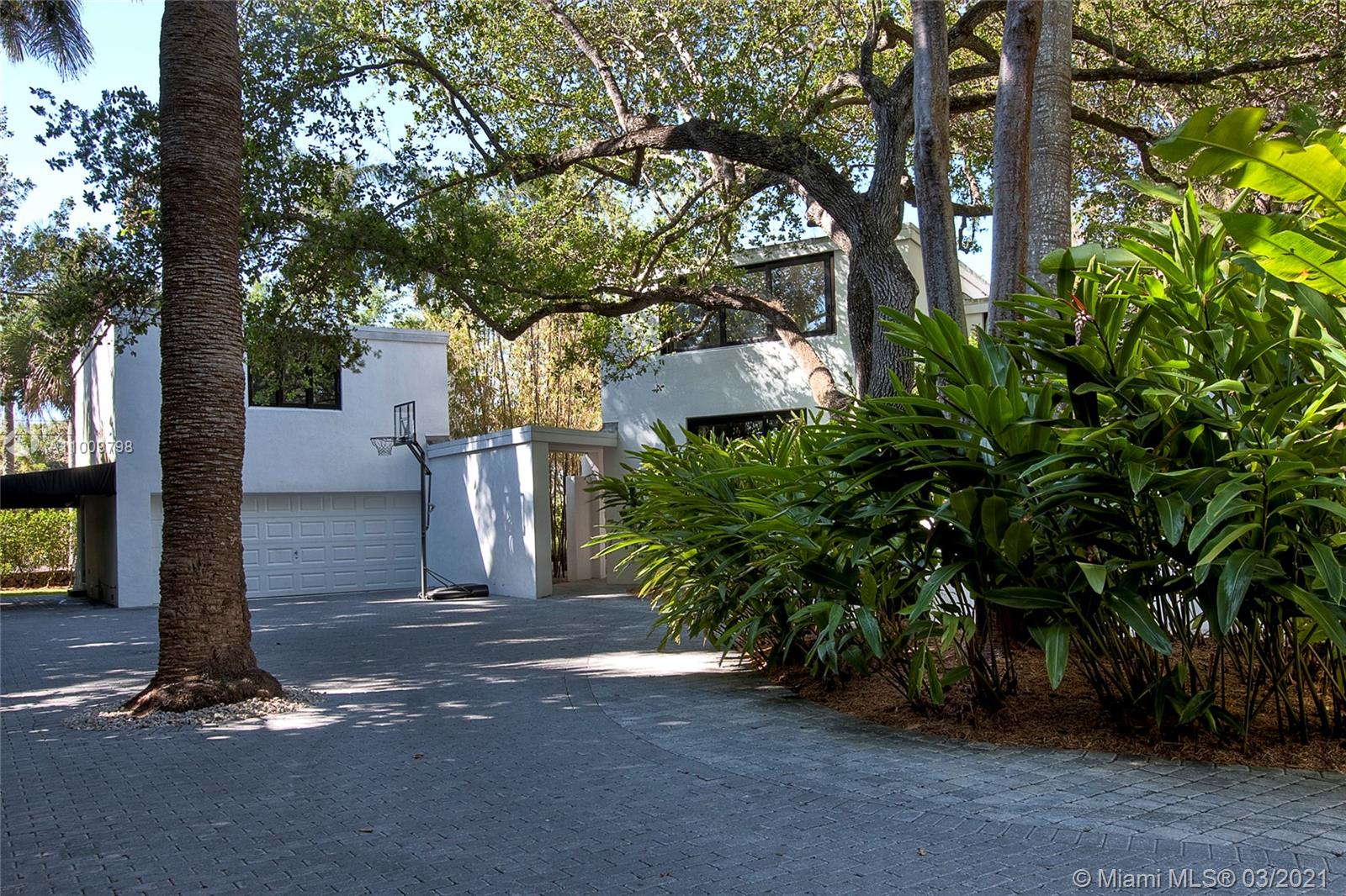 KERRWOOD OAKS - Residential