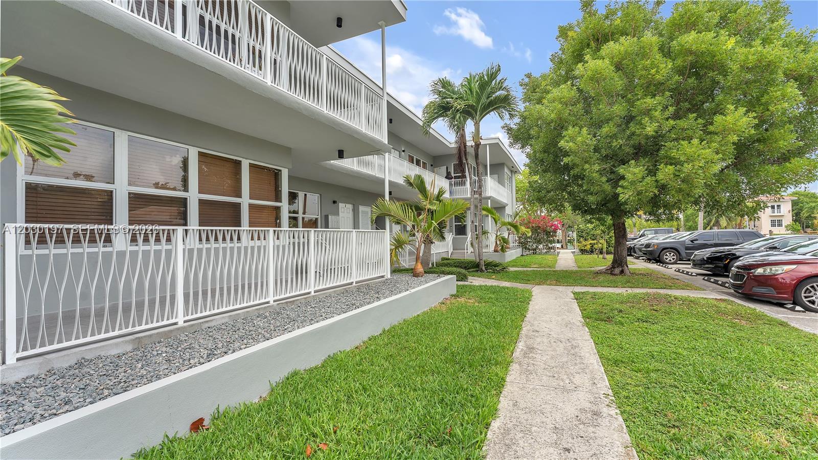 Large 1br in Miami Beach. Boutique and updated building, unit features impact windows, gas stove, large open layout, washer and dryer in the building. No application fee and fast approval. Large pets welcomed.
Call today to schedule a private showing.