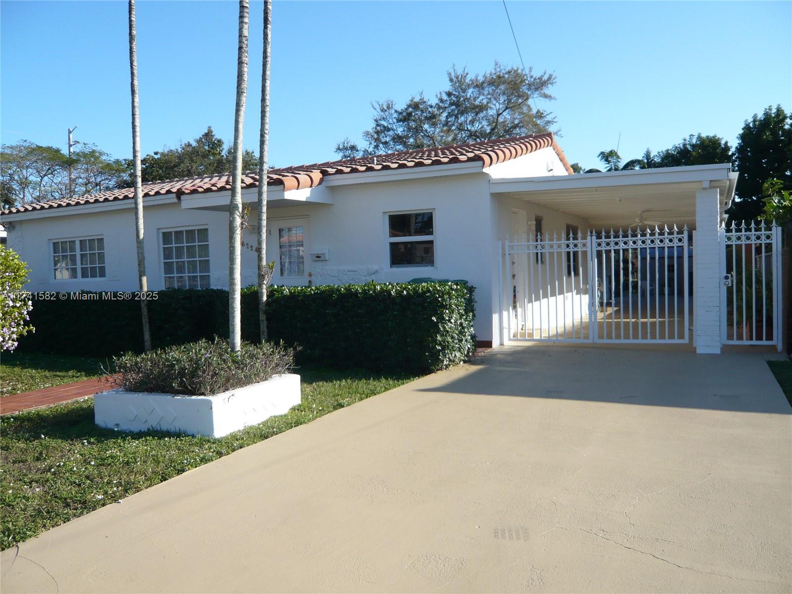 LOCATION, LOCATION, Most sought out area in Shenley Park,  Just painted from top to bottom, No WORRIES about cast iron pipes, electrical, plumbing ALL OF THIS IS UPDATED. roof just tented for termites and pressured cleaned, septic tank cleaned out. This home has a split 3/2 plan. Bring your finishing touches to make this your dream home become your reality. With a 9,000 sq. ft. lot you can expand this home and have additional room for a pool etc. Centrally located to all major attractions and highways.
