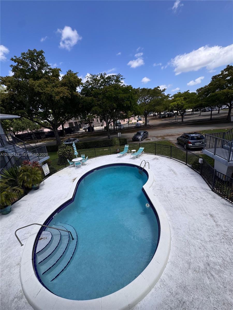 Beautiful 1-bedroom, 1-bath condo in the heart of Hollywood. This unit has been fully remodeled and is ready for its new owners to move in and enjoy, featuring a pleasant pool view that offers a modern, bright, and comfortable living space. Located in a quiet community, ideal for both homeowners and investors. Conveniently situated just 10 minutes from Fort Lauderdale Airport and 20 minutes from the beach, with easy access to major roads, shopping, and dining. Don’t miss this great opportunity!