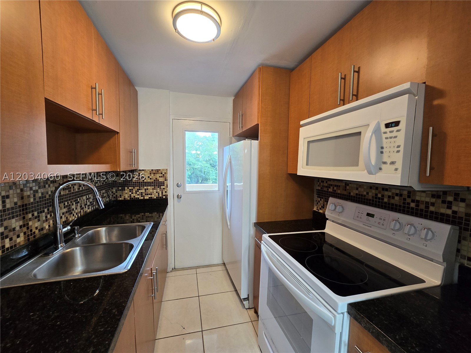1475 TERRA TOWERS CONDO - Residential Lease