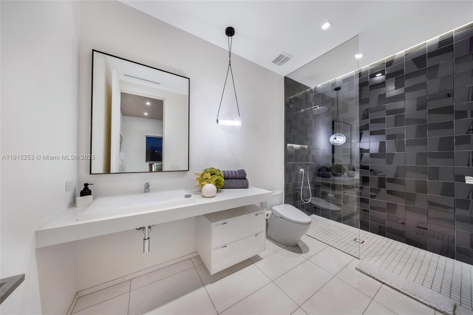 250 WYNWOOD CONDO - Residential