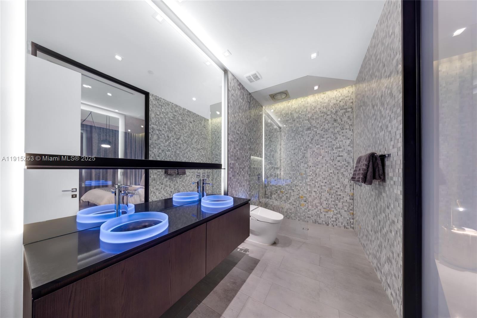 250 WYNWOOD CONDO - Residential