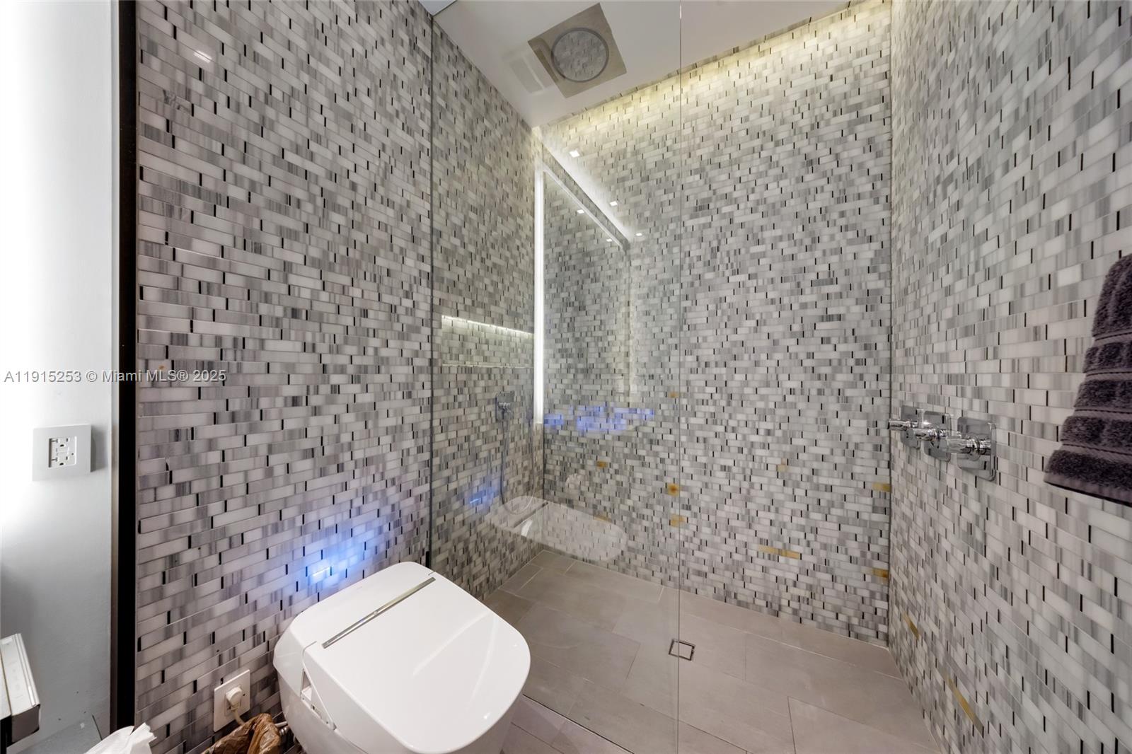 250 WYNWOOD CONDO - Residential