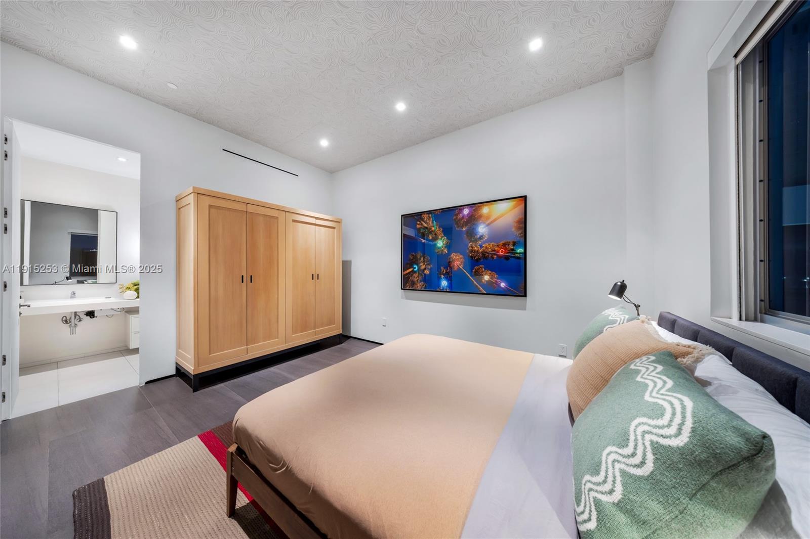 250 WYNWOOD CONDO - Residential