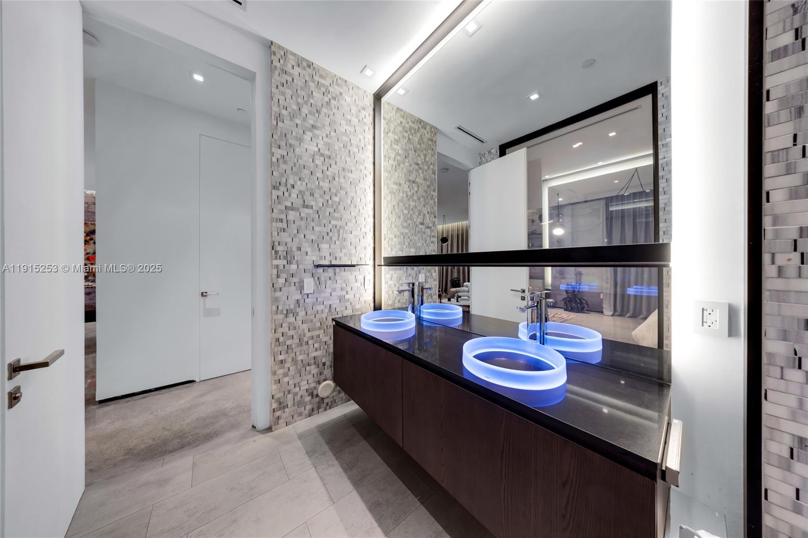 250 WYNWOOD CONDO - Residential