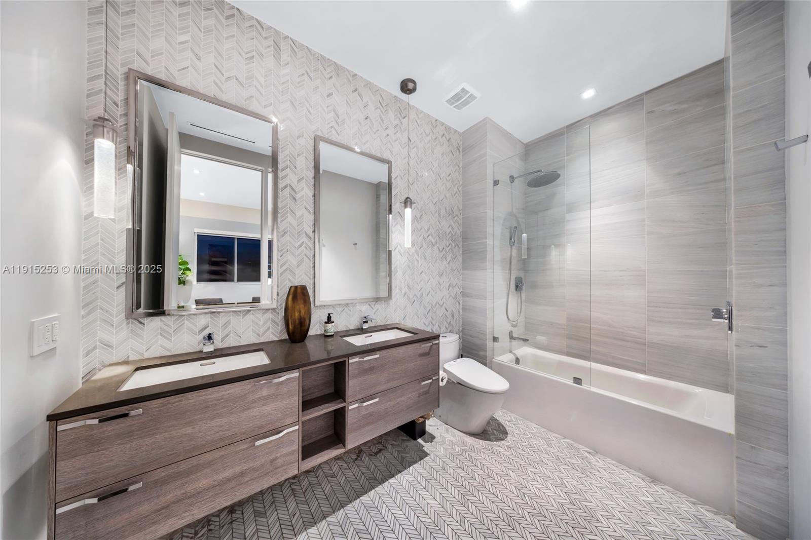 250 WYNWOOD CONDO - Residential