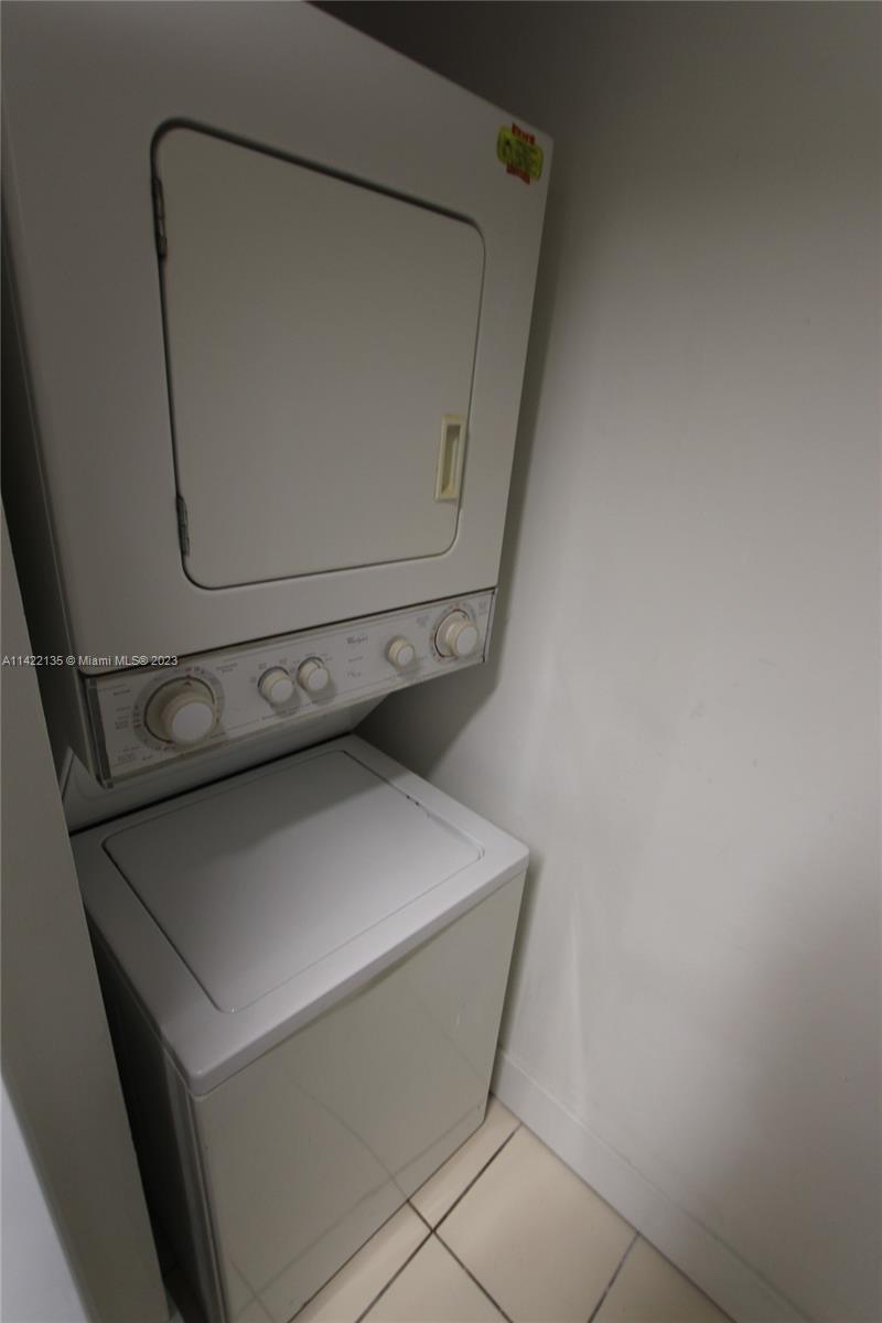 SOLEIL LAKE CONDO - Residential Lease